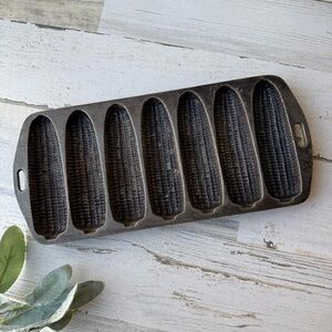 Vintage Lodge Cast Iron Cornbread Pan Corn Stick Pan 7 Corn Cobs Farmhouse